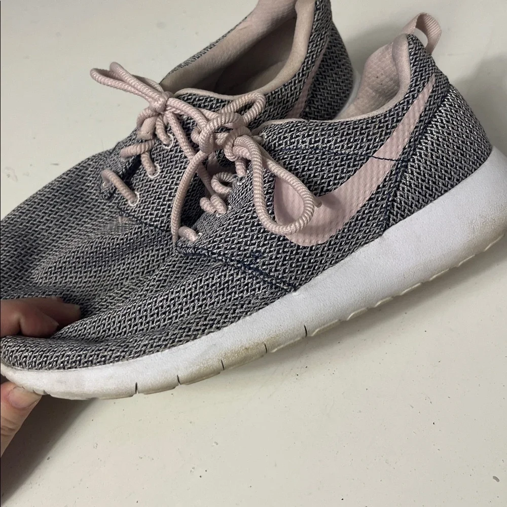 Nike Sz 7Y Pink Black Knit Tie Up Athletic Running Shoes